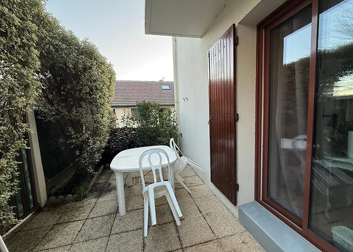 Du Cote De Chez Apartment